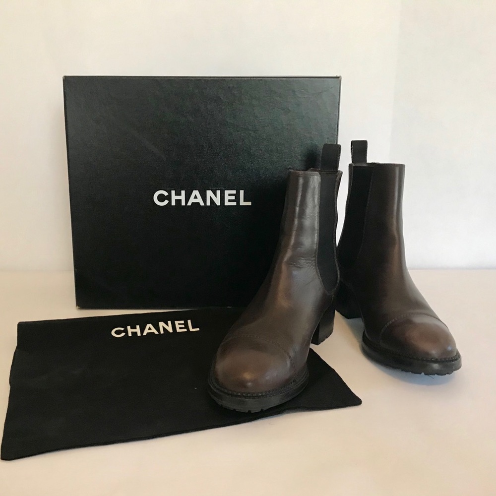 Chanel Brown & Black cap toe Chelsea boots. Sz 39